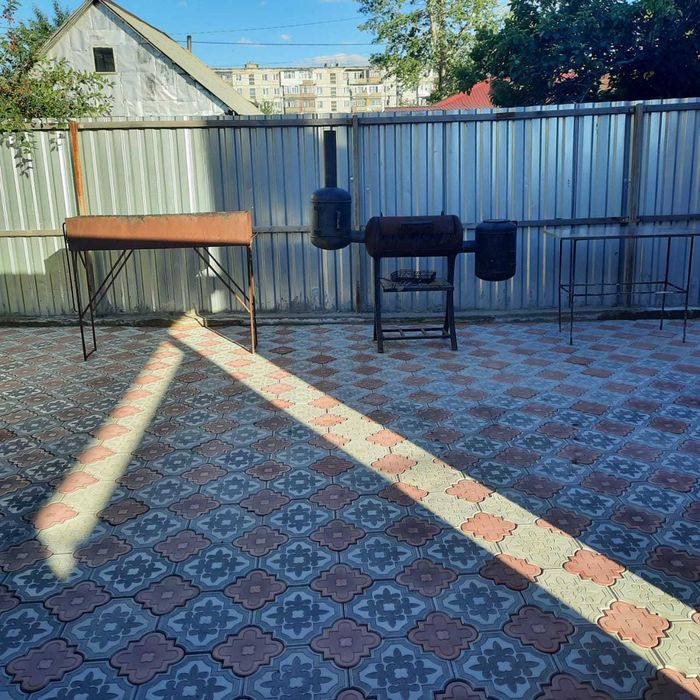 2-х этажный небольшой коттедж  недалеко от центра