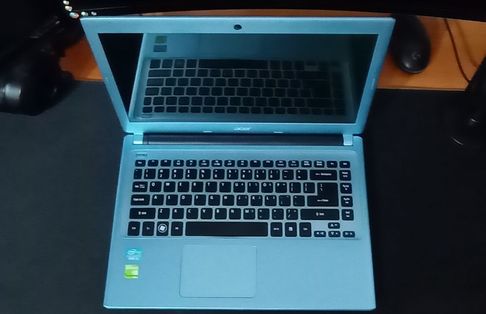 Laptop Acer i3, 8 GB RAM, ssd 120 gb