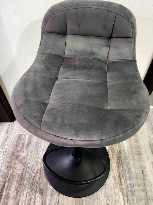 Плюшени столове за бар плот