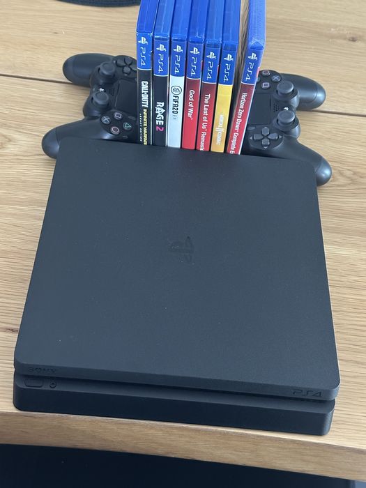 Consolă PlayStation 4 Slim 1TB