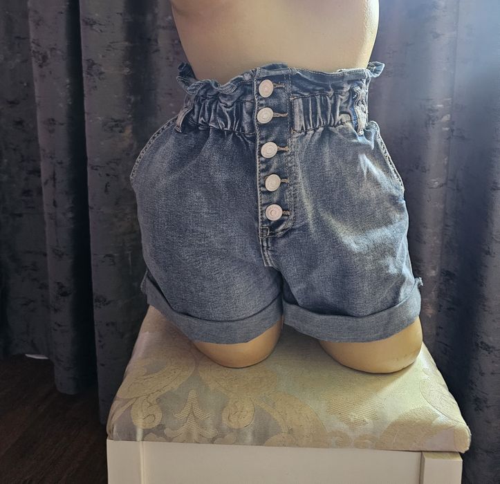 Blugi scurti cu talie inalta