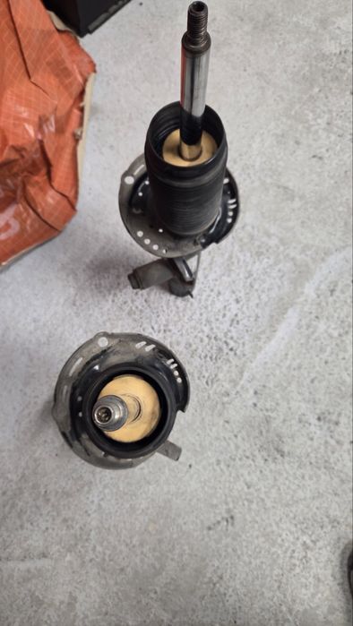 Предни амортисьори Skoda Superb