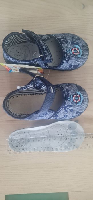 Нови пантофи Renbut 23