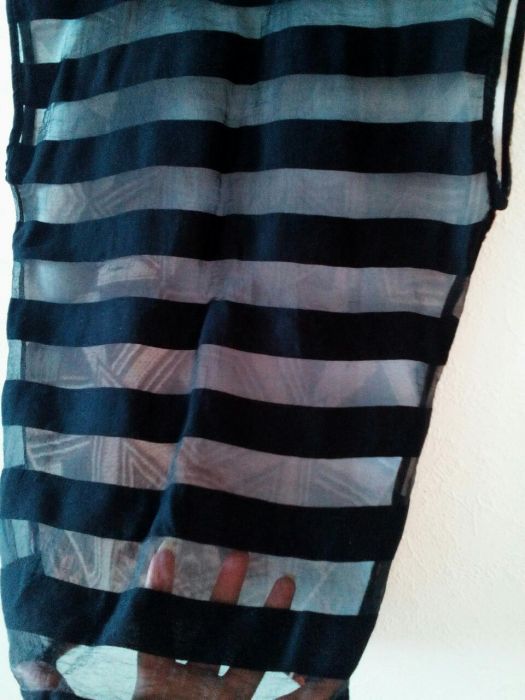 Различни лотове- блуза или потник с клин или дънки.