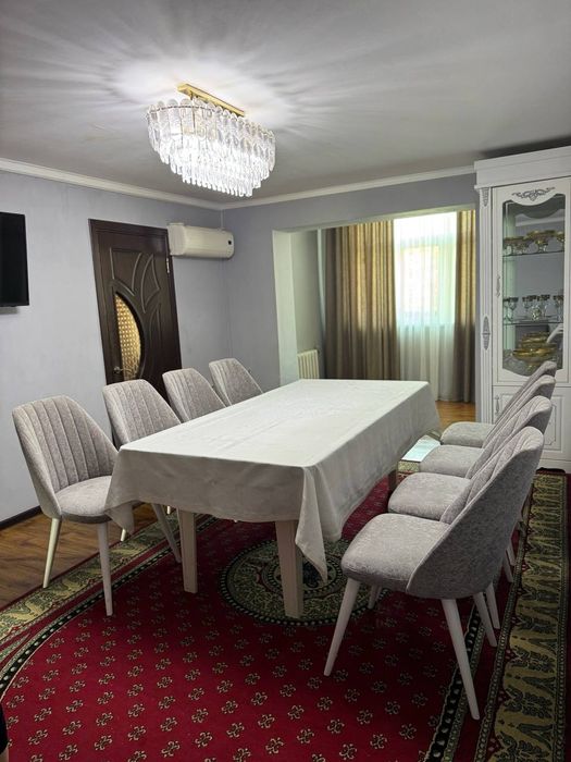 Стол с 8 стульями