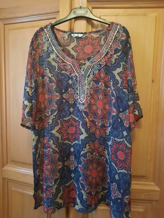 Geaca dama+pulover+geanta alba+Bluza bej++Bluza bleumarin+Bluza tunica+brâu rinichi