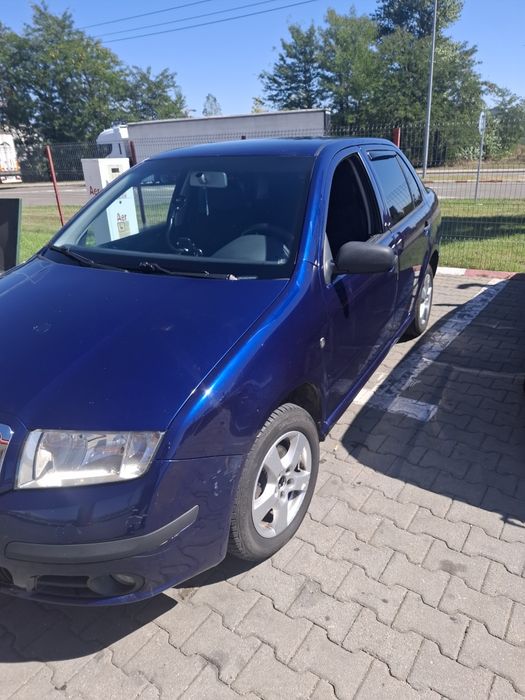 Vând skoda fabia sedan albastru metalizat