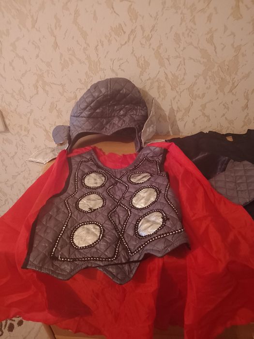 Продам новогодние костюмы