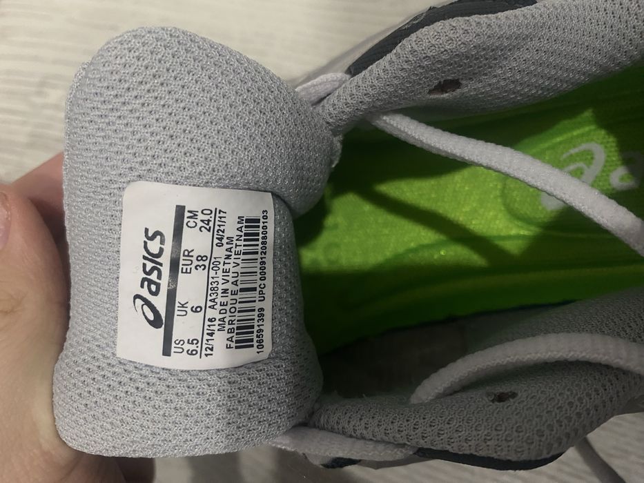 продам кроссовки asics