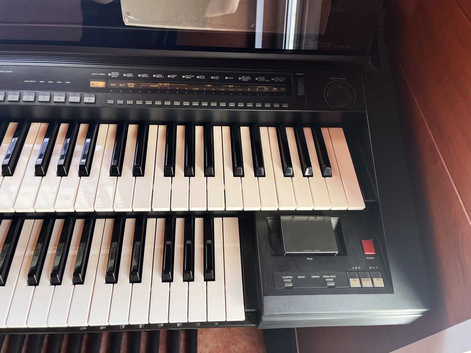 Eлeктрически орган Yamaha Electone HS-6