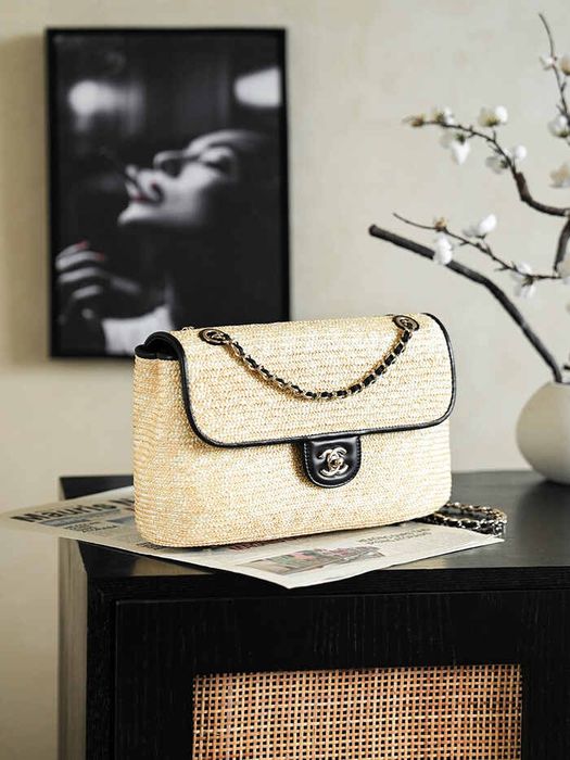 Дамска чанта Chanel Small Flap Beige
