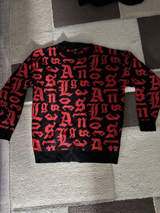 Свитер черно-красный