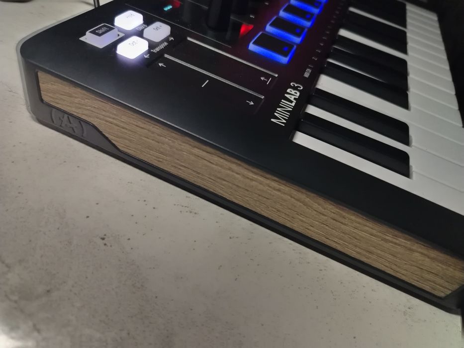 Продам миди клавиатура arturia mini lab 3