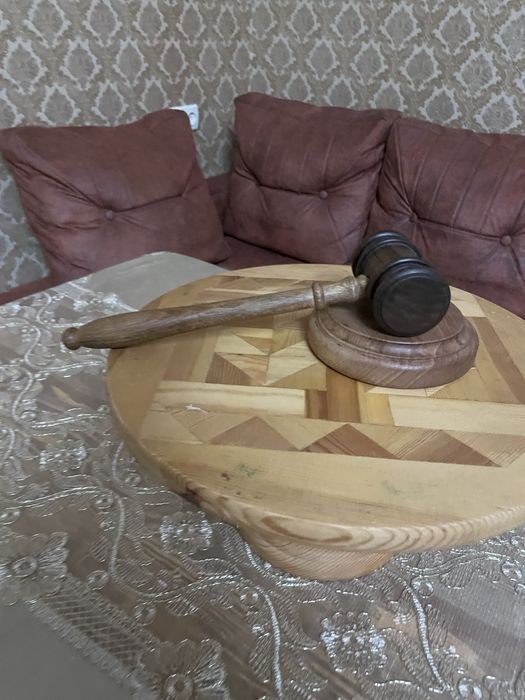 Судялар молотоги.