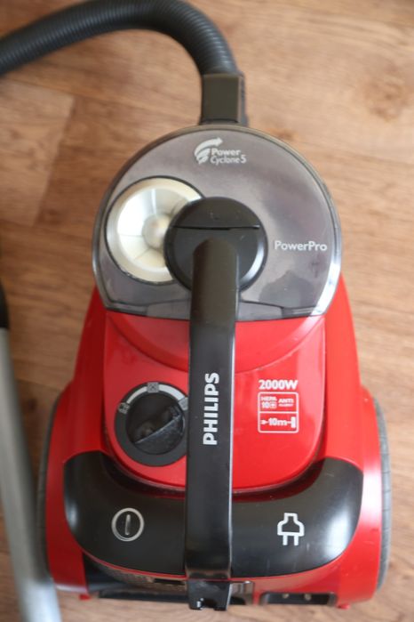 Пылесос Филипс красный