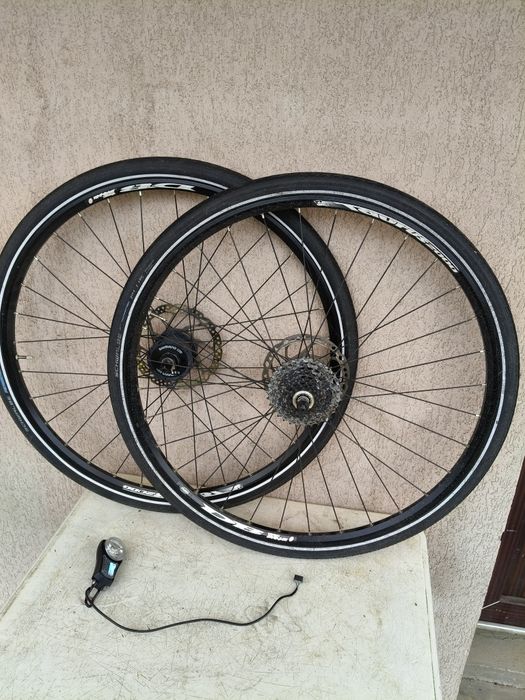 Roti complete 28" city bike, gravel, Shimano XT, far Led