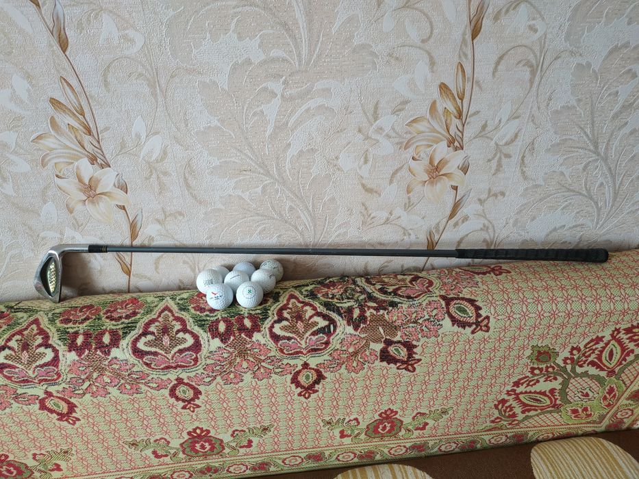 Клюшка для гольфа.