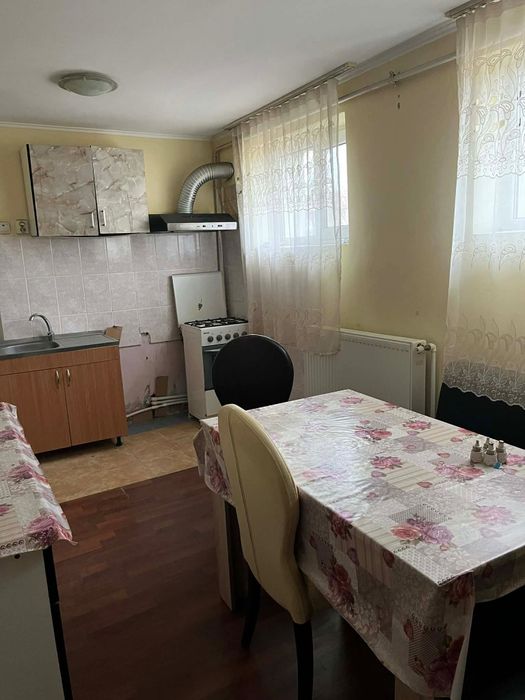 Vând apartament cu 3 camere - 59 mp