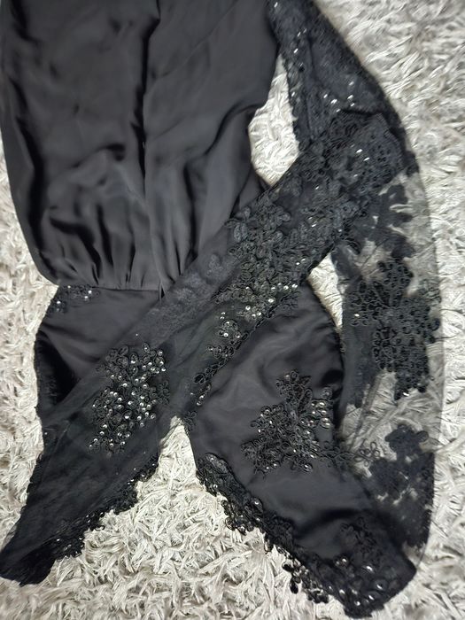 Rochie neagra,  deosebita