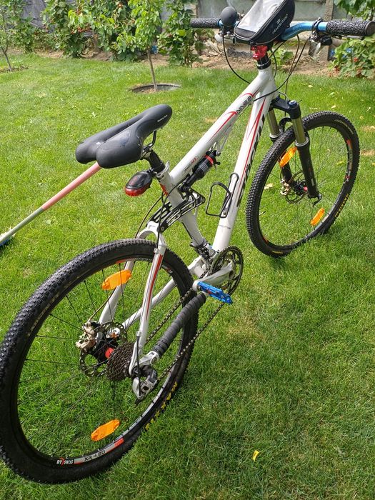 Bicicleta roți 26" cu frâne hidraulice,full suspensie.
