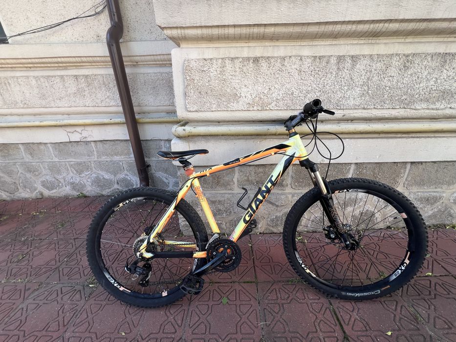 Vand   Bicicleta  Giant Atx alux tehnology (accept si scimburi )