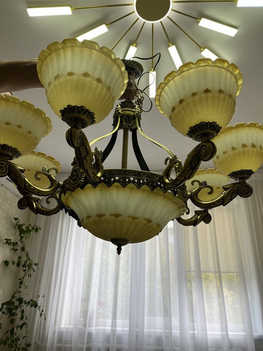 Продам новую люстру