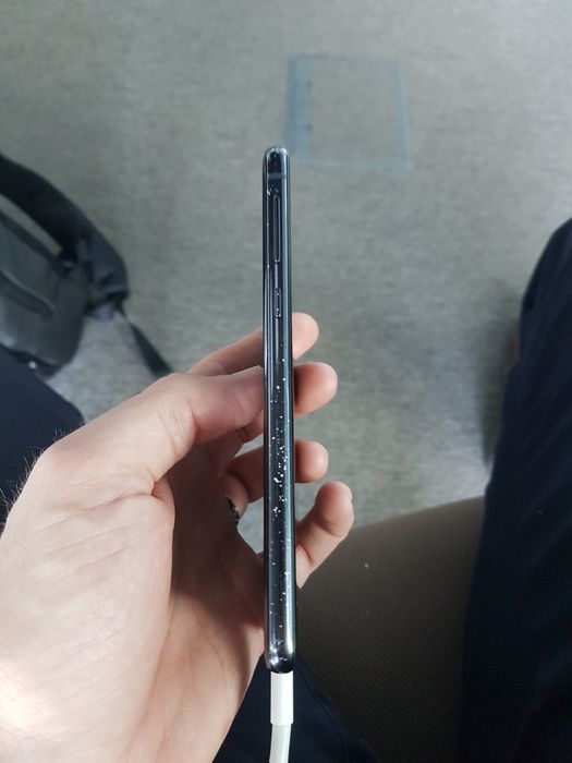 Продавам Samsung s10e