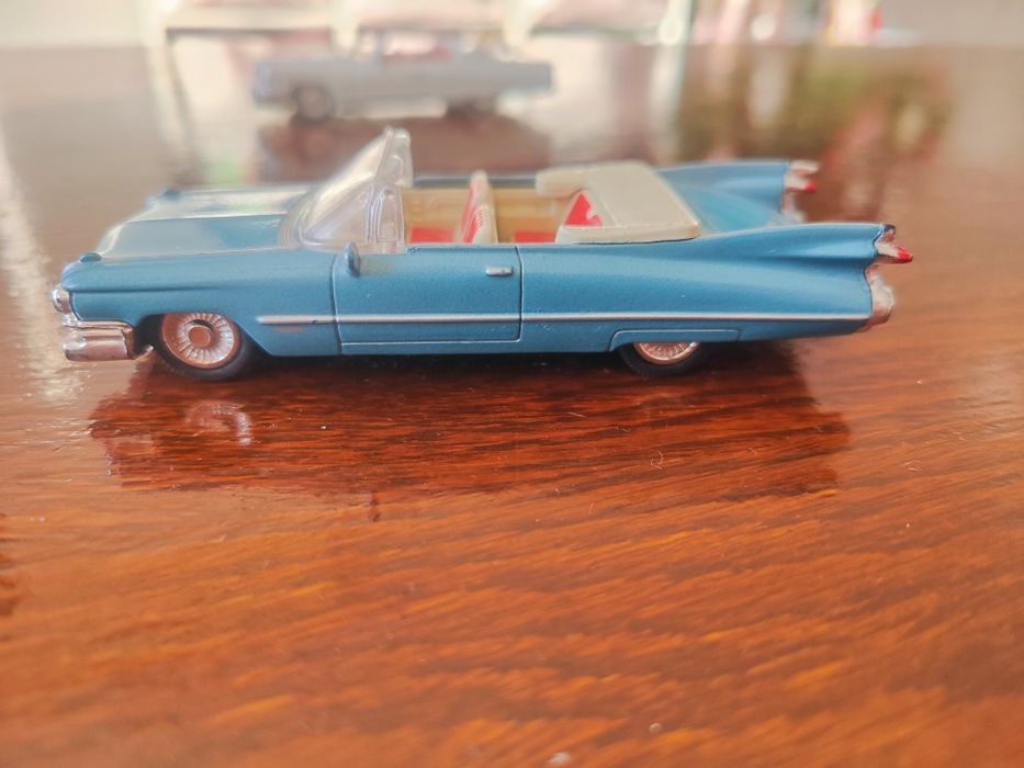 2 бр. Cadilac 1/43