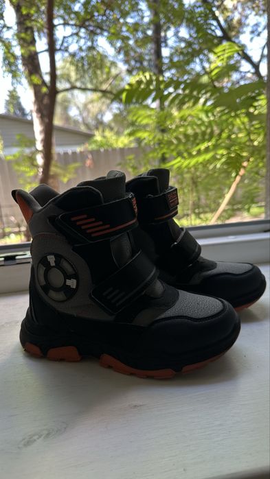 Продам детские зимние сапоги на овчине