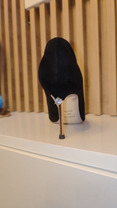 Невероятно стилни обувки 40 номер