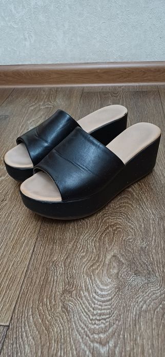 Продам кроссовки, шлепки