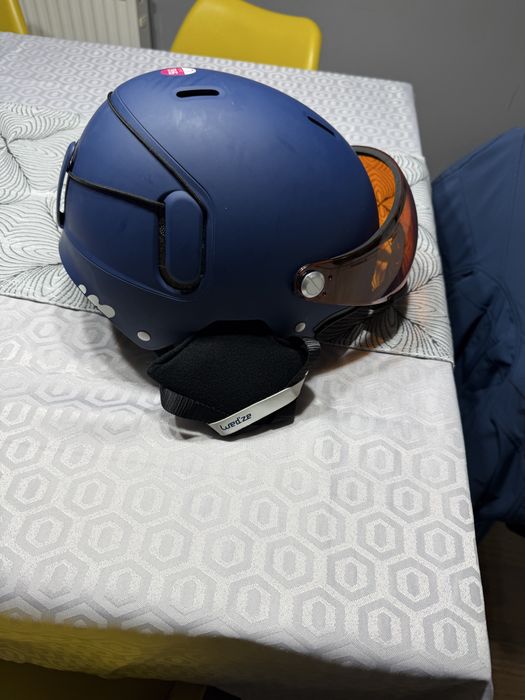 Vand 2 buc Casca schi pentru adulti si 1 buc copii