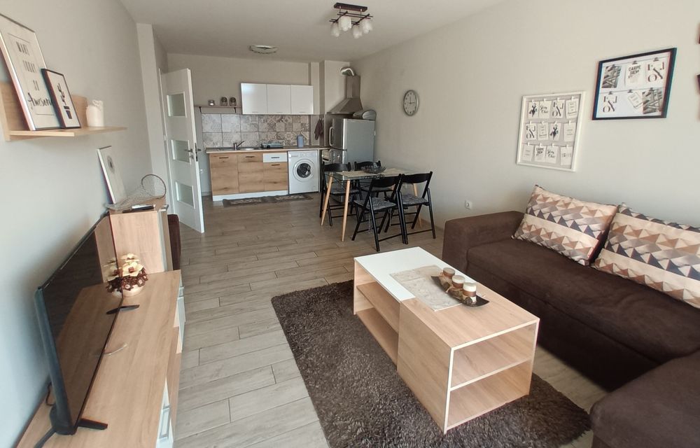 Дава се под наем Двустаен апартамент в Пловдив, Гагарин - 70 кв.м за 400 € - Снимка #2