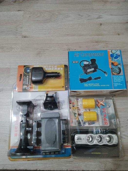 Компресор за гуми, стойка за телефон и зарядни за кола
