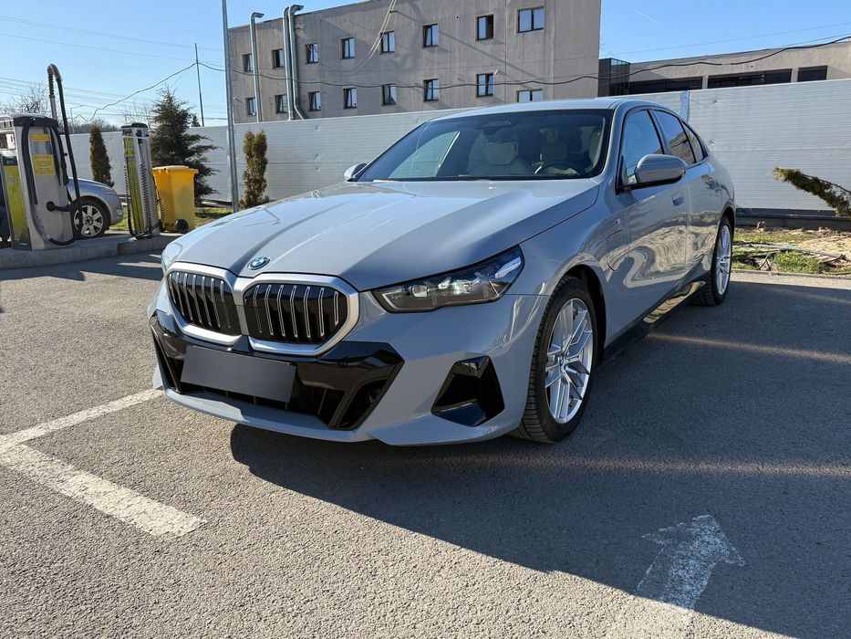 BMW Seria 5 BMW 550e xDrive Sedan G60