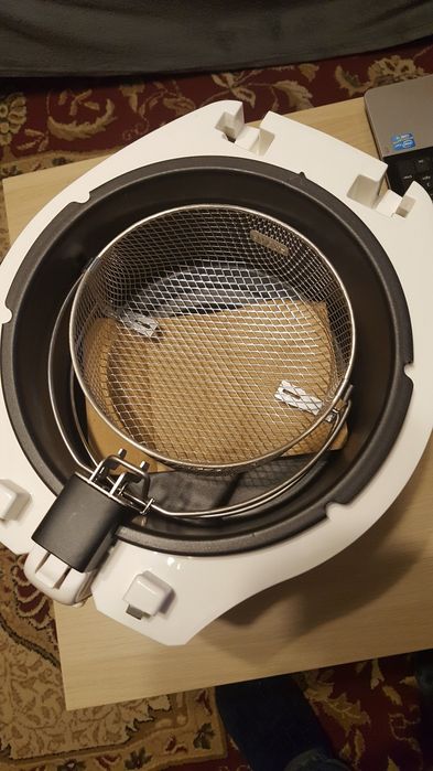 Friteuza SilverCrest deep fat fryer noua Constanta • OLX.ro