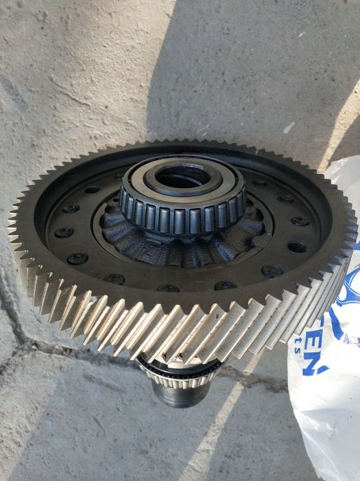 Редуктор передный Тайота Естима 3л