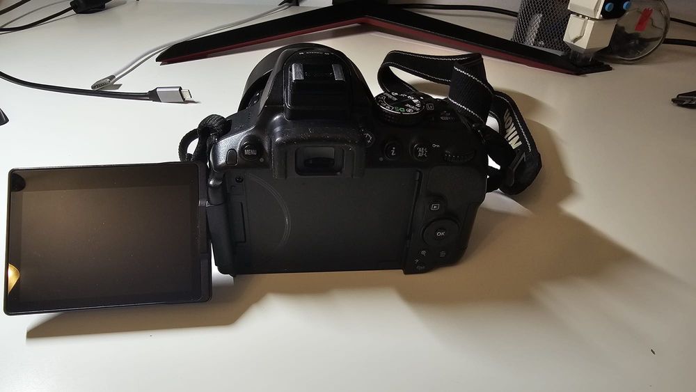 Cameră foto Nikon D5300 + obiectiv Nikon f/1.4G