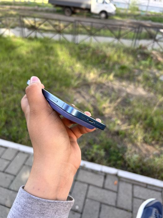Продам iphone 13