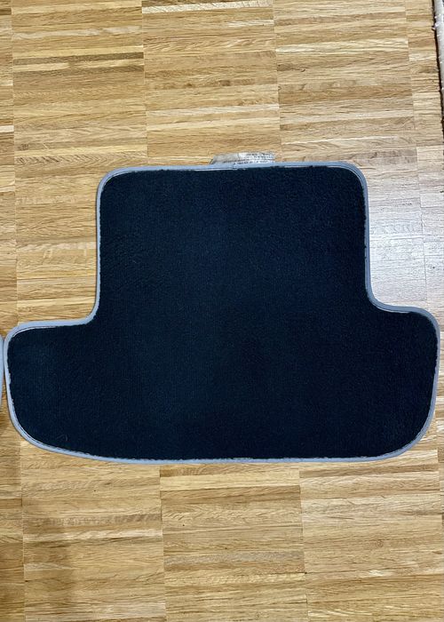 Продават се ОРИГИНАЛНИ  стелки за Audi A5 / Ауди А5 2008 - 2016