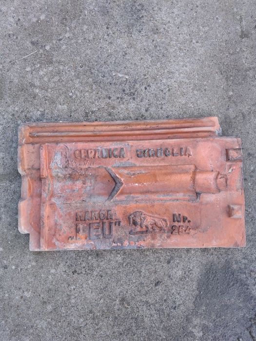 Vând țiglă veche Leu