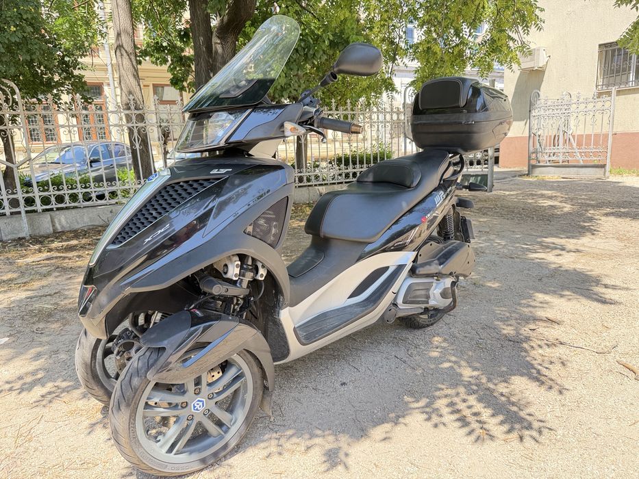 Scuter Piaggio MP3 , 300 ie , L5e se conduce cu B -ul .