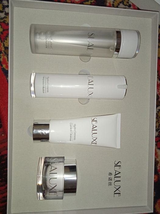 Greenleaf eko produkt SEALUXE nabori. Yuzni kuchli oziqlantirib goʻzal