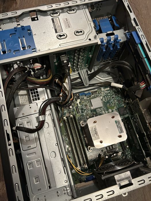 HP ProLiant ML30 8x600GB, 32 RAM