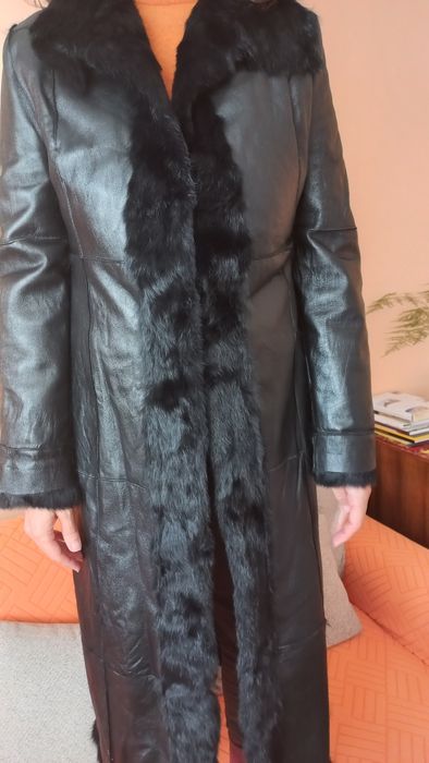 Италианско дамско  чено кожено дълго палто  S