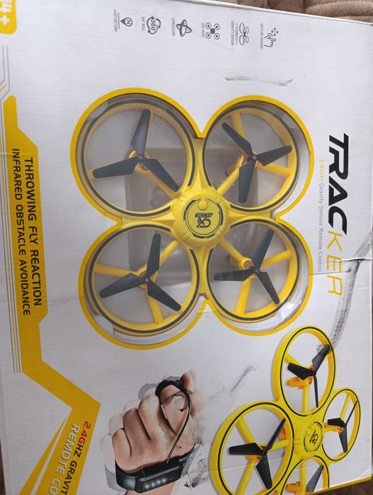 Tracker 2.4GHz дрон на руке