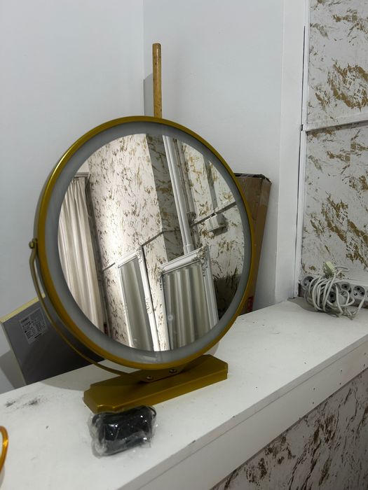 Oglindă aurie led cu întrerupător iluminare  electrică