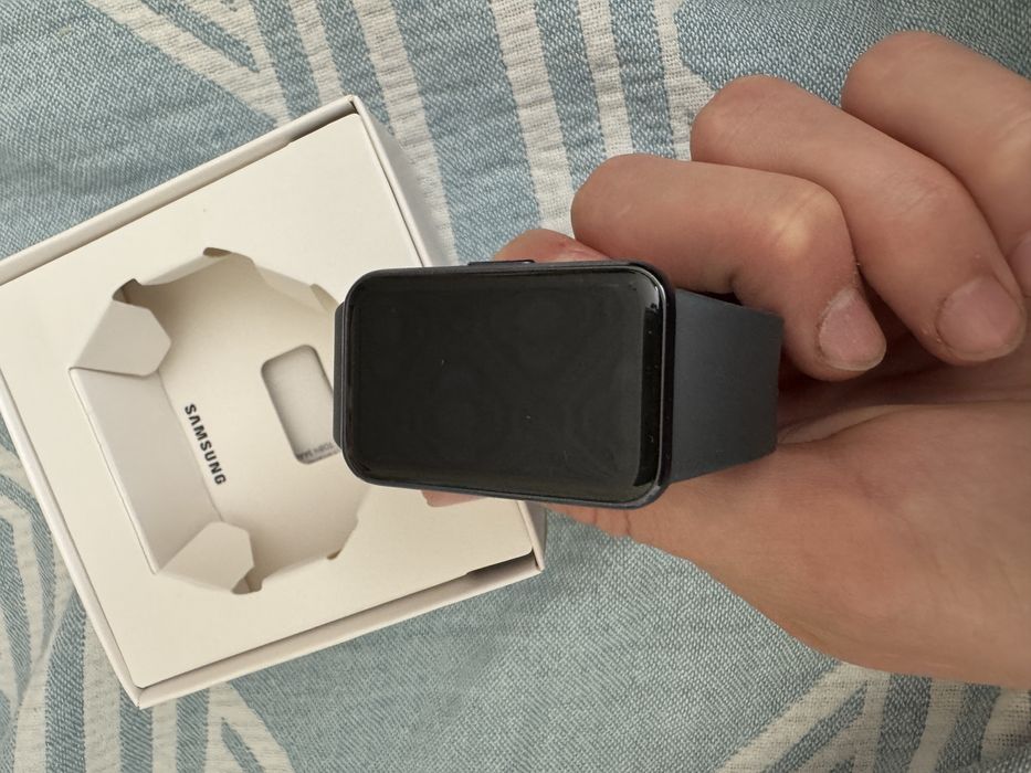 Продаю фитнес часы самсунг Срочно