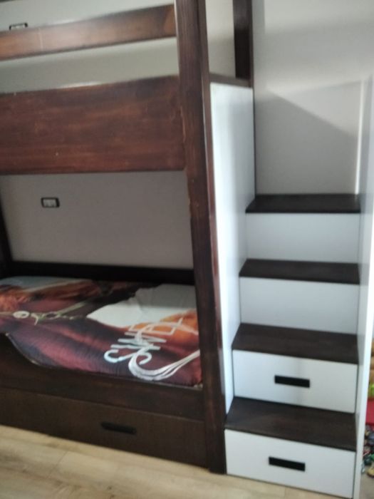 Pat etajat cu sertare din lemn