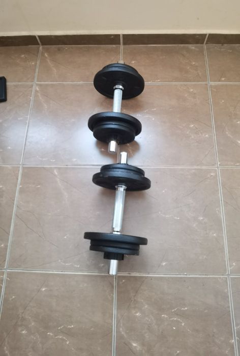 Продавам лежанка с два дъмбела по 10кг